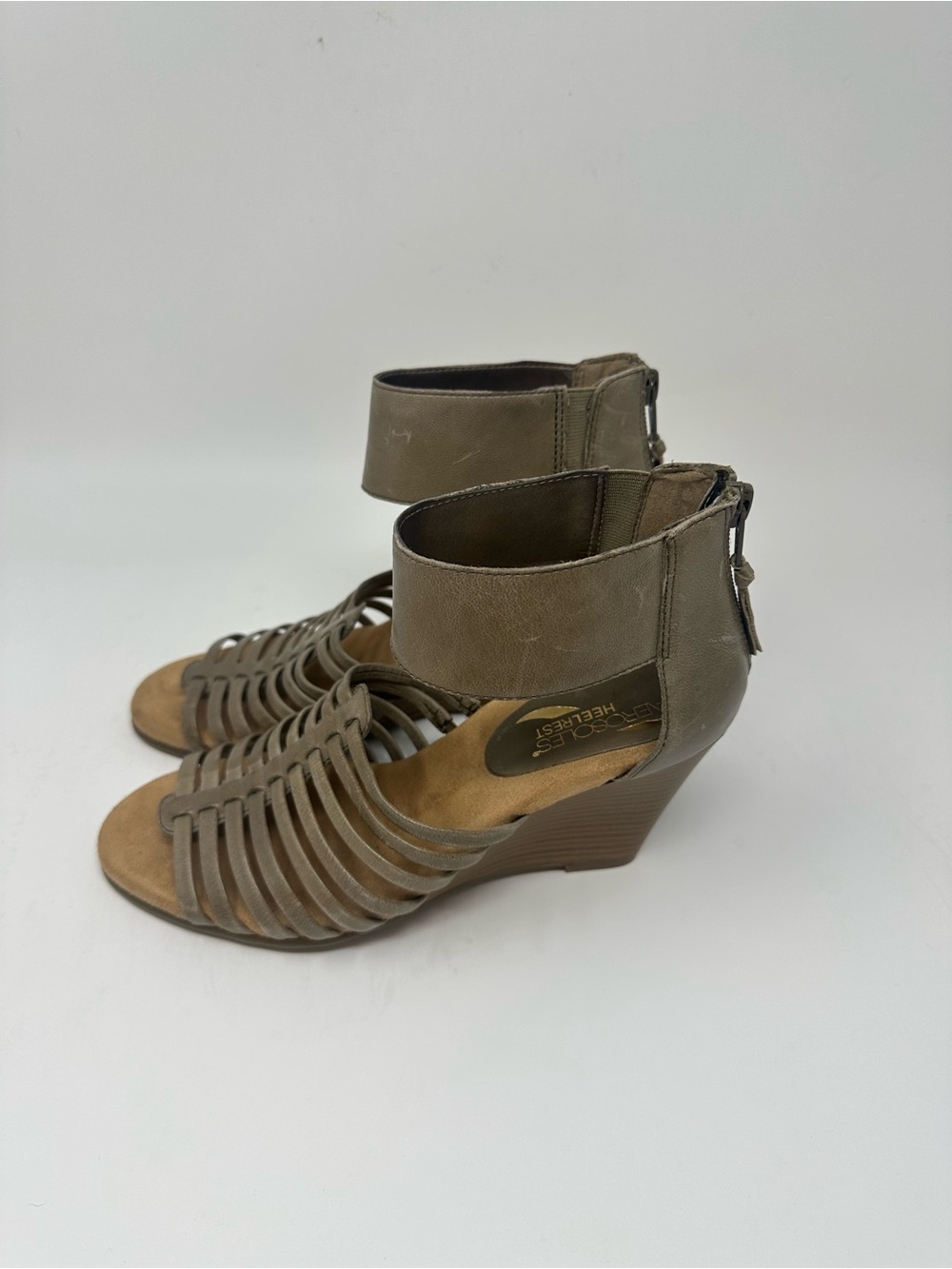 AEROSOLES Heelrest Los Vegas Wedge Sandals Strappy Leather cage Design Sz 8M